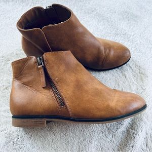 Cat & Jack faux leather booties Sz 4 - Girls